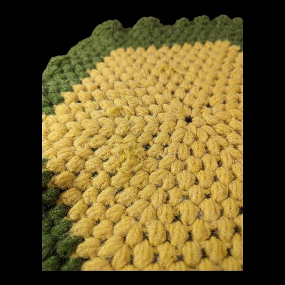 Vintage Crocheted Green And Yellow Hexagon Medium Thick Doily Placemat Handmade - Picture 3 of 5